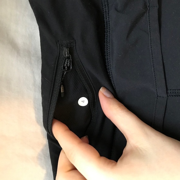 Black LULULEMON run shorts - Picture 4 of 4